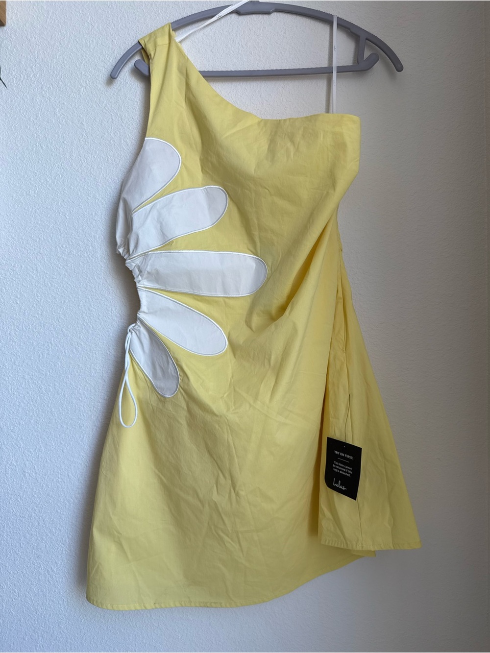 Lulu's One-Shoulder Lemon Mini Dress with White Daisy - Picture 3 of 12